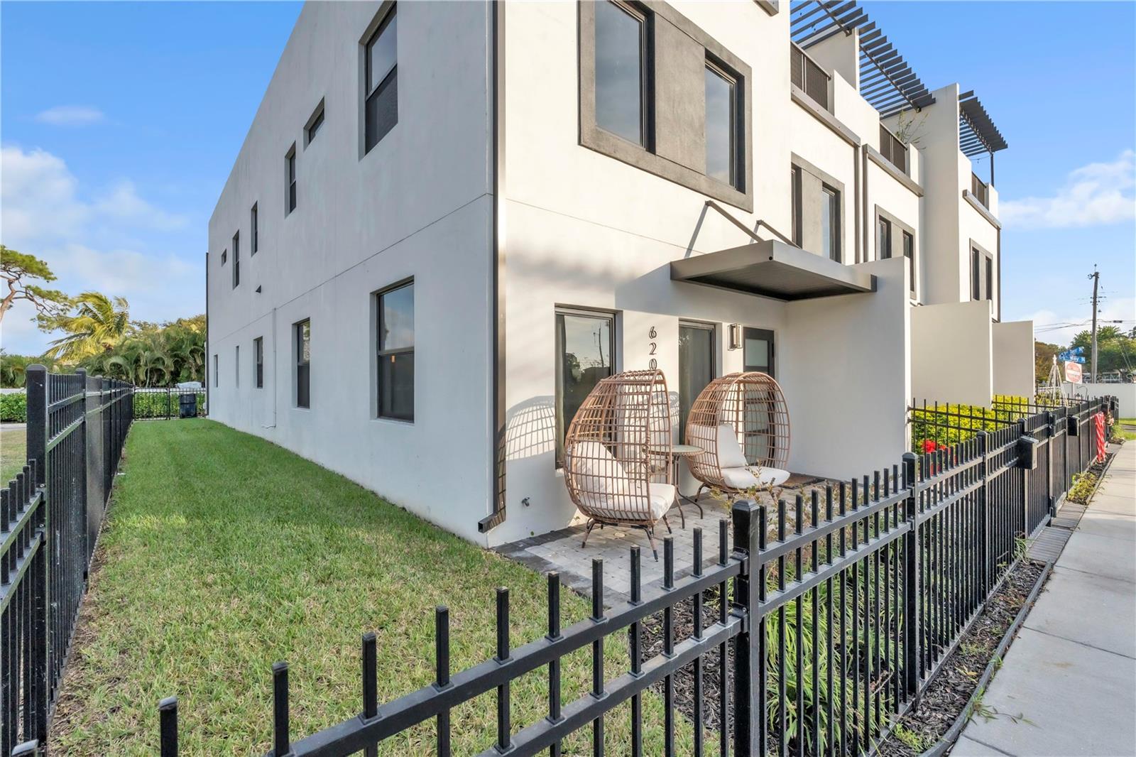 6214 64 Way N Property Photo 3