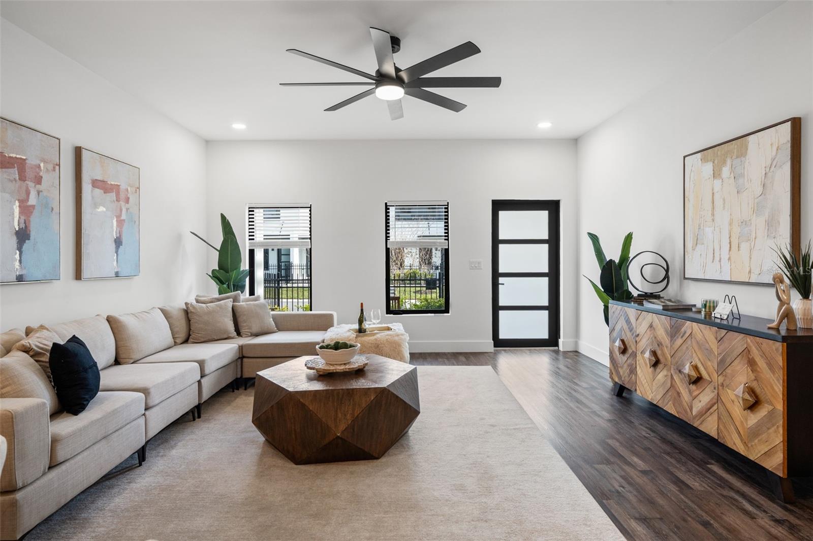 6214 64 Way N Property Photo 4