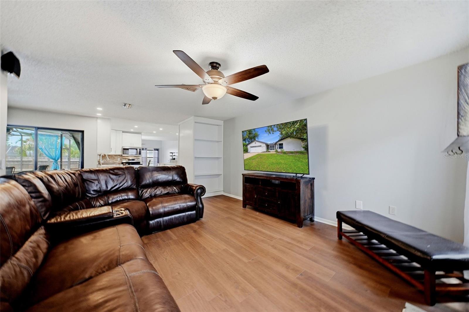 3916 Blooming Hill Ln Property Photo 4