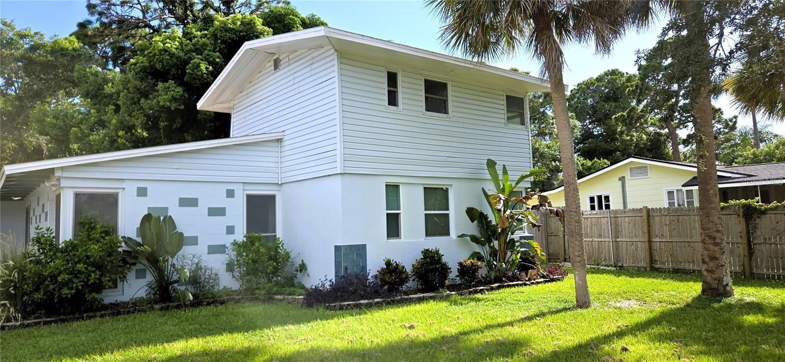 415 Venetian Dr Property Photo 3