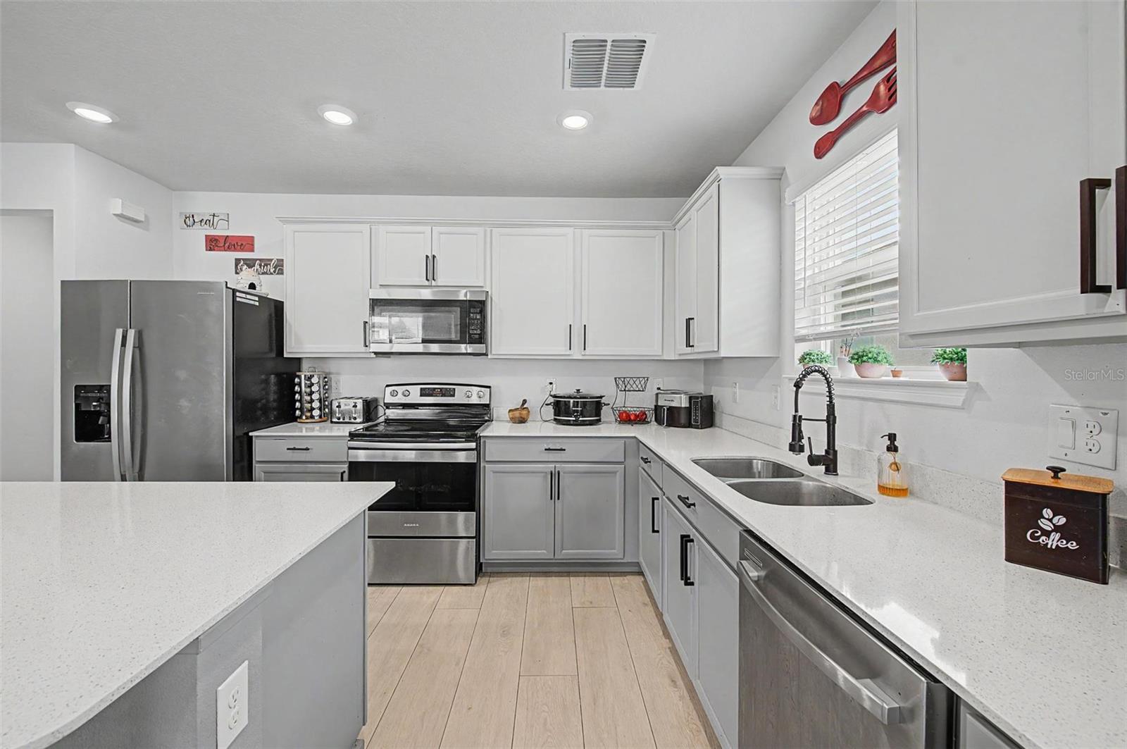 30154 Marquette Ave Property Photo 3