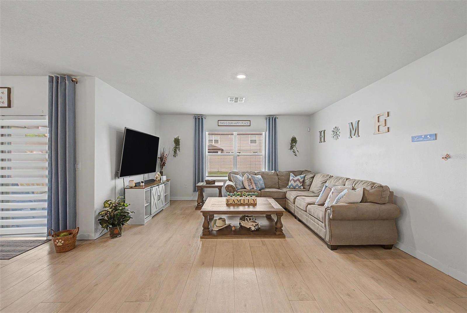 30154 Marquette Ave Property Photo 5