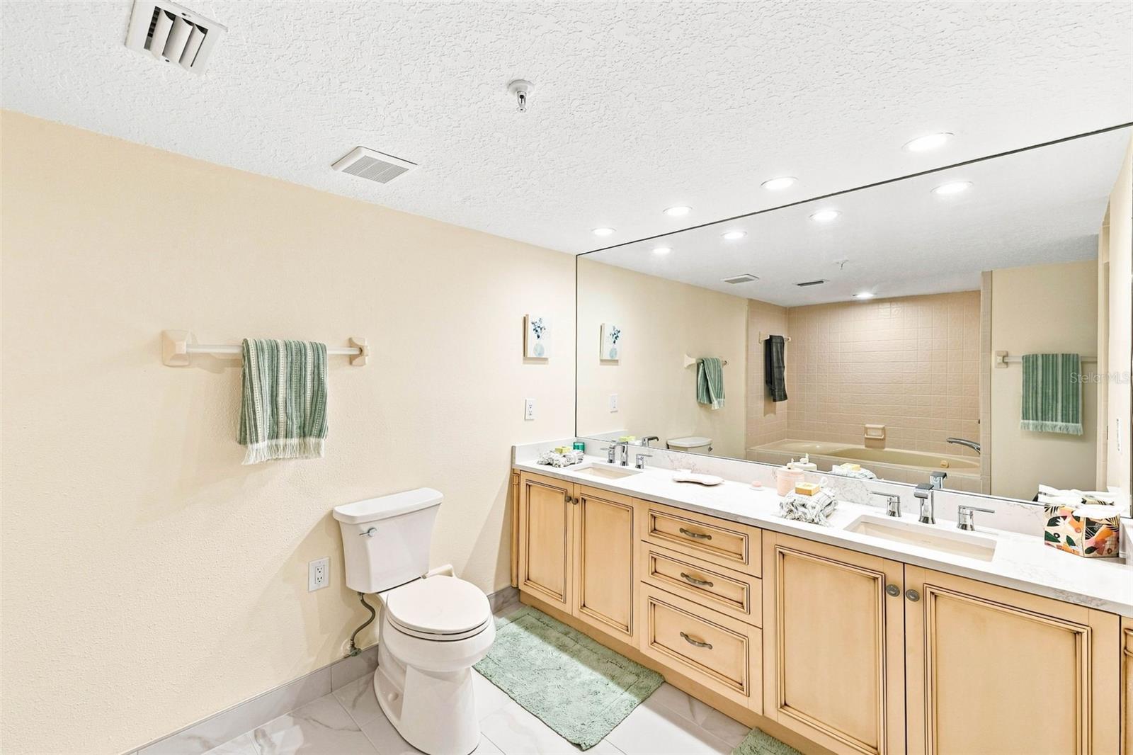 1586 Gulf Blvd #2502 Property Photo 28