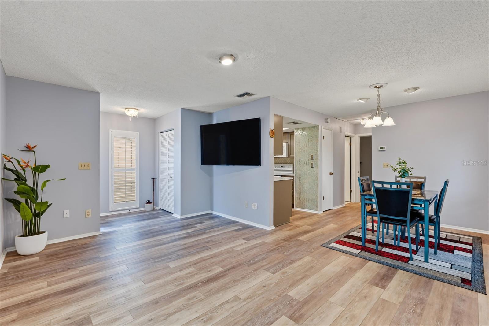 1614 Berwick Ct #d Property Photo 2