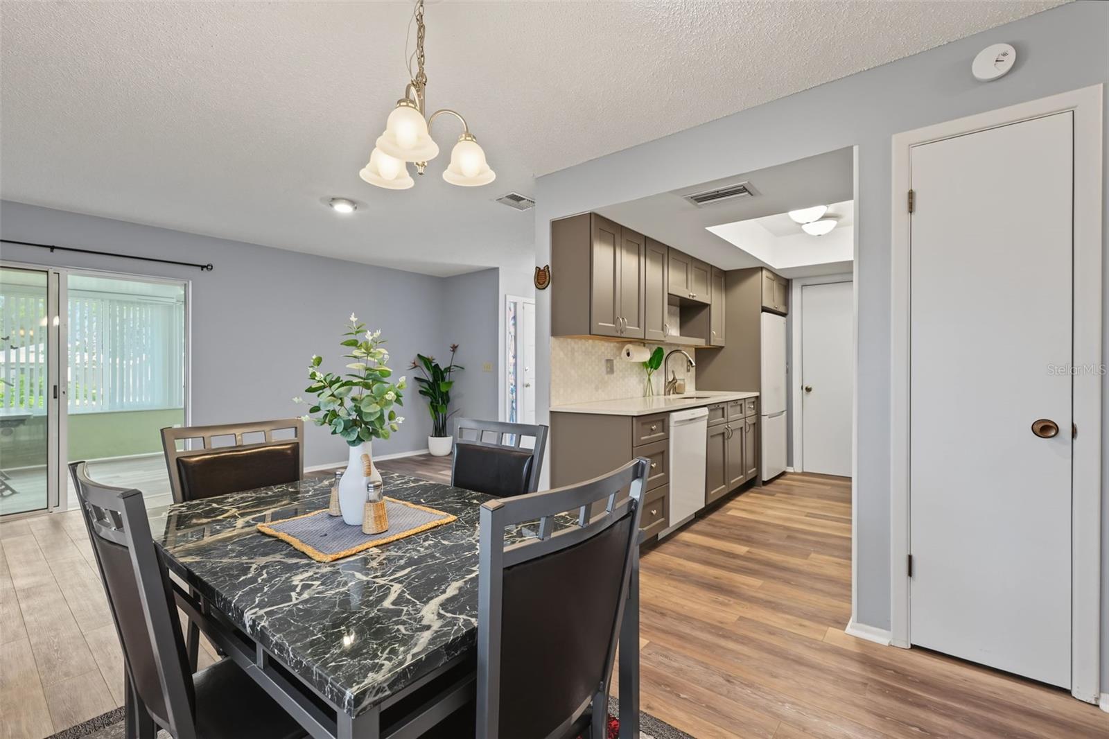 1614 Berwick Ct #d Property Photo 8