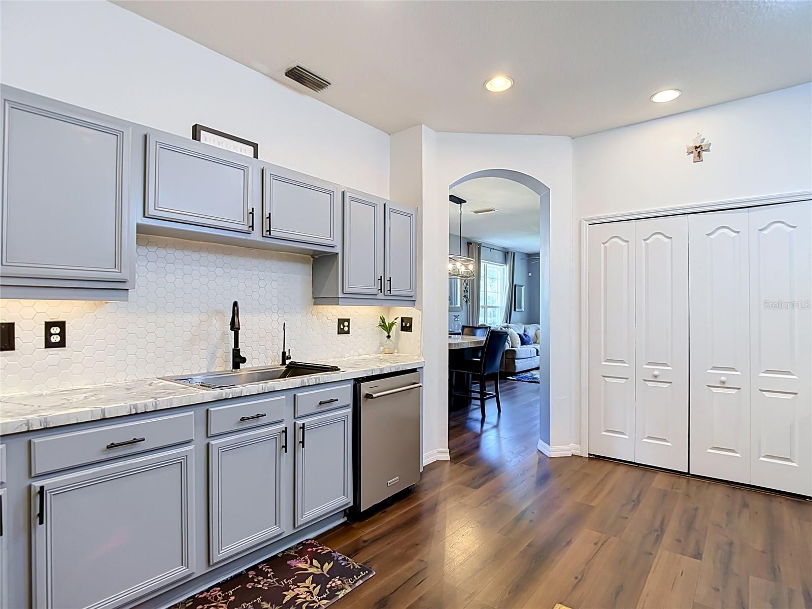 5014 Bridgeway Ln Property Photo 15