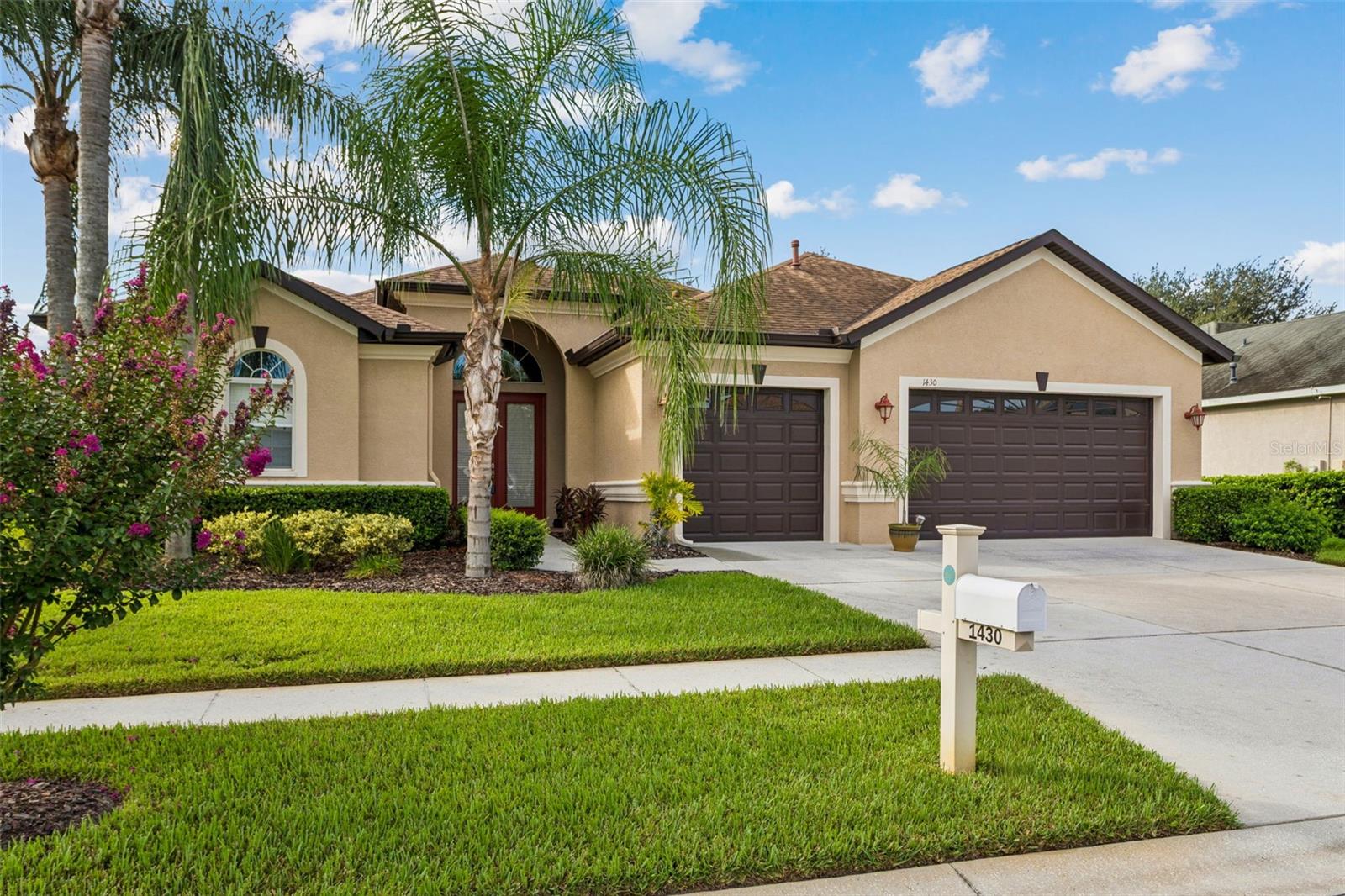 1430 Beaconsfield Dr Property Photo 3