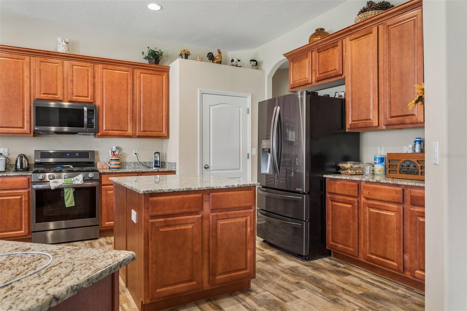 1430 Beaconsfield Dr Property Photo 8