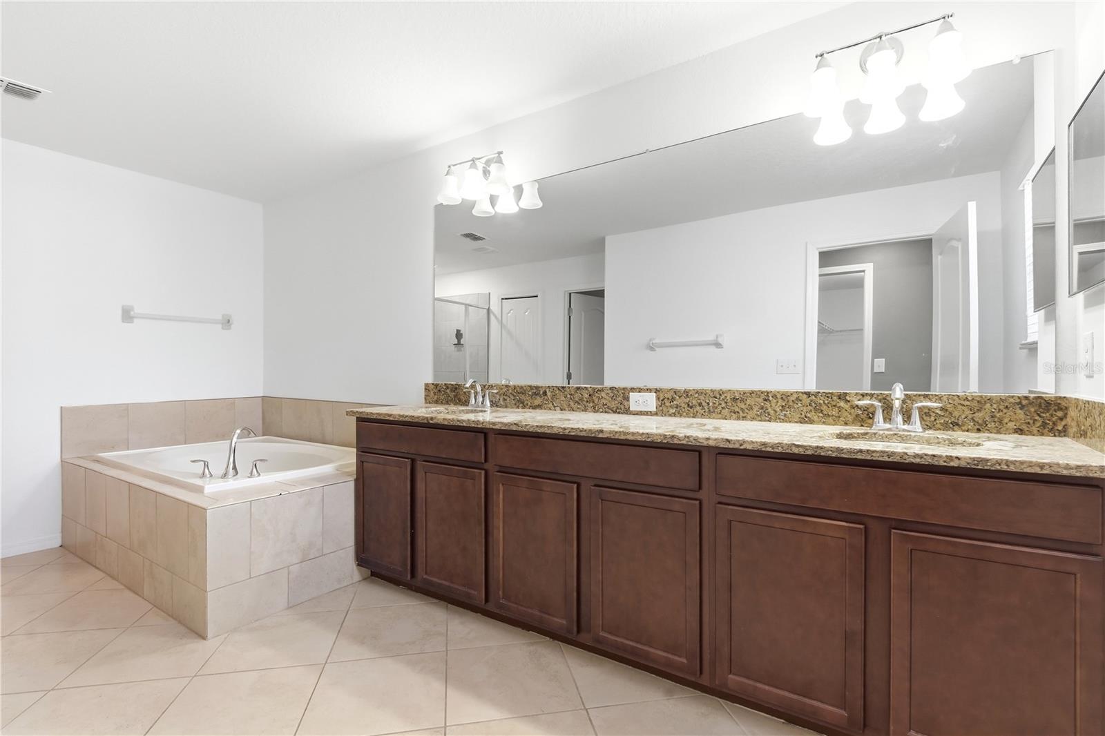 13822 Reindeer Cir Property Photo 35