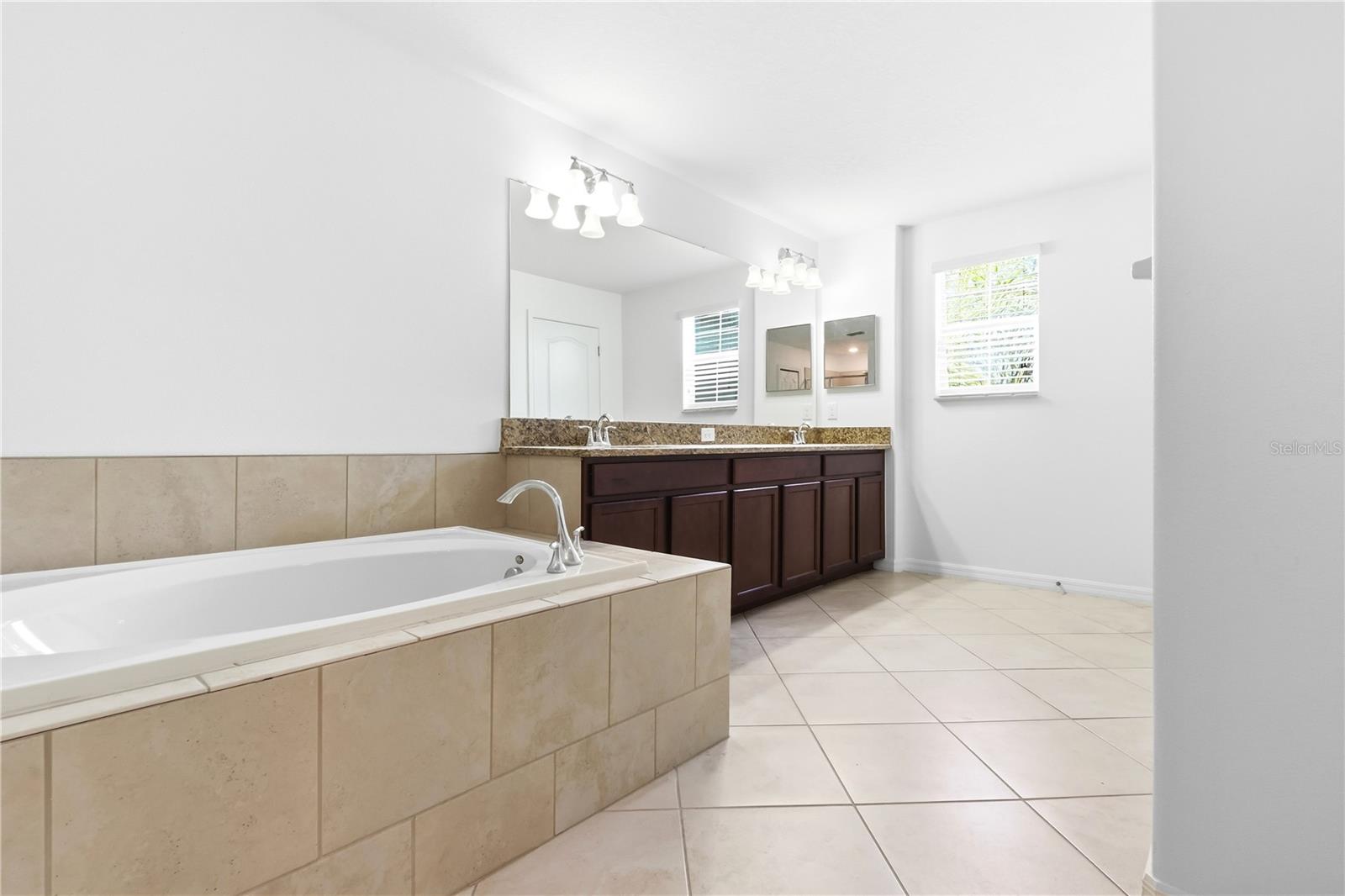 13822 Reindeer Cir Property Photo 37