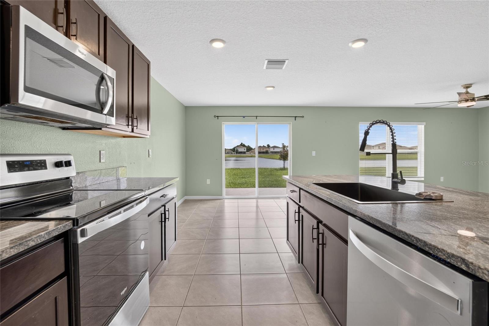 2818 Gumbo Limbo Dr Property Photo 8