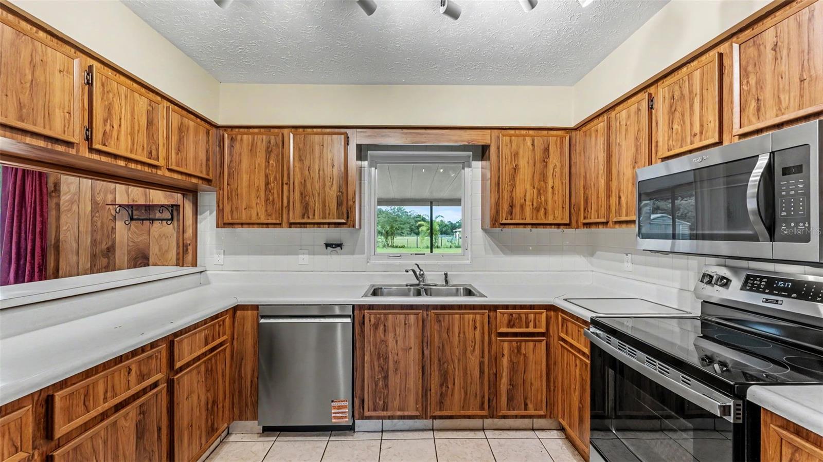 2742 Dad Weldon Rd Property Photo 5