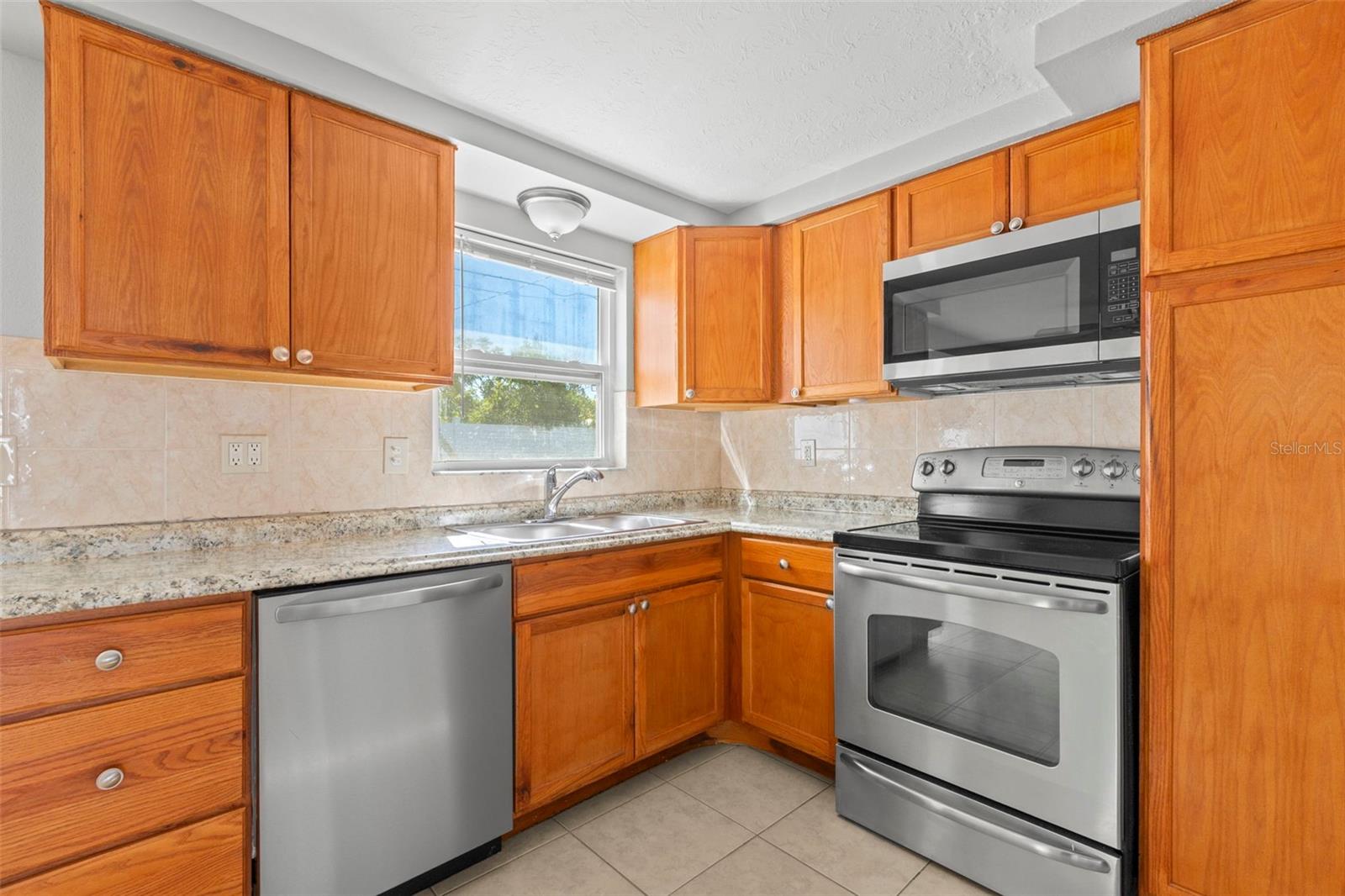 1508 Derrick St Property Photo 3