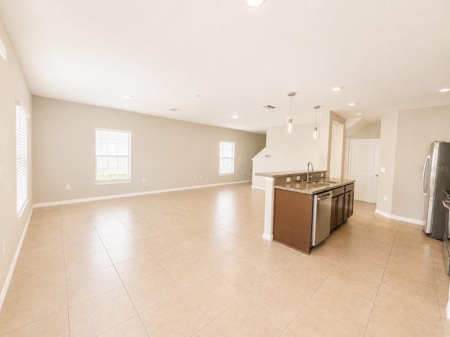 7422 Evening Primrose Ct Property Photo 4