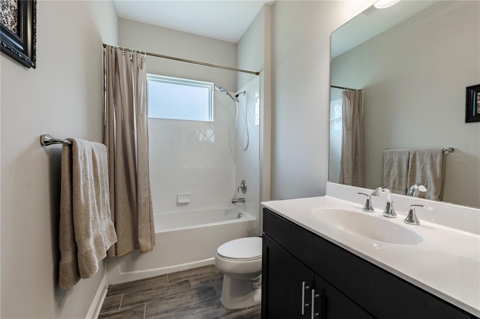 1117 Thornbury Dr Property Photo 21