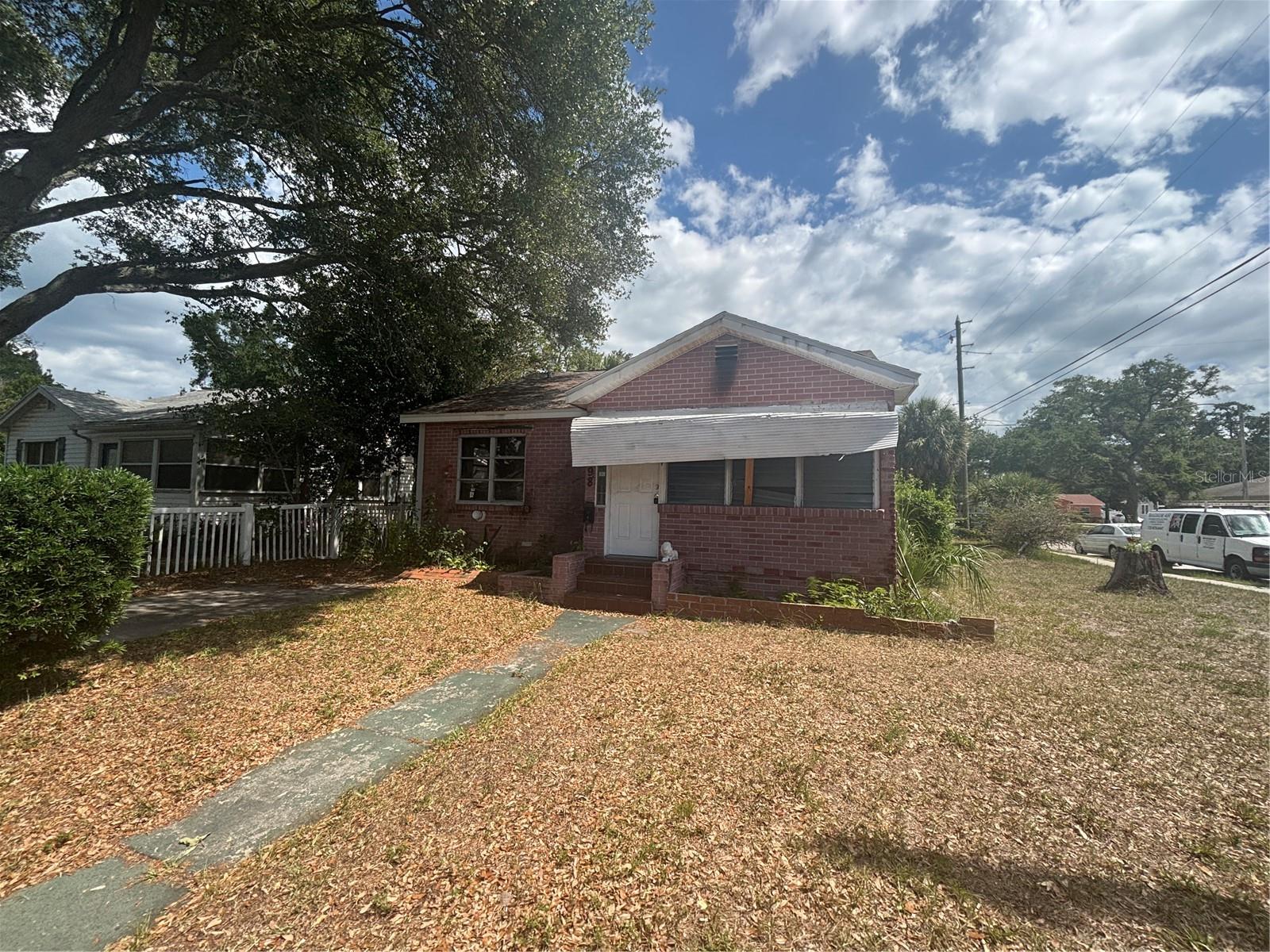 698 PARIS AVE S