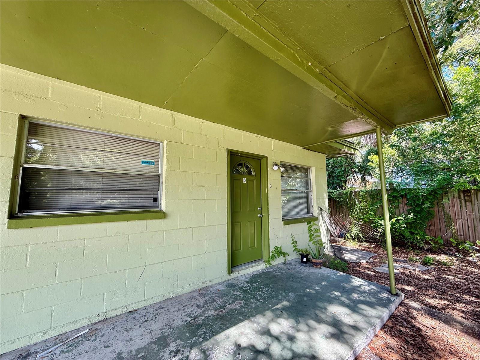 808 Palm Bluff St #d Property Photo 1