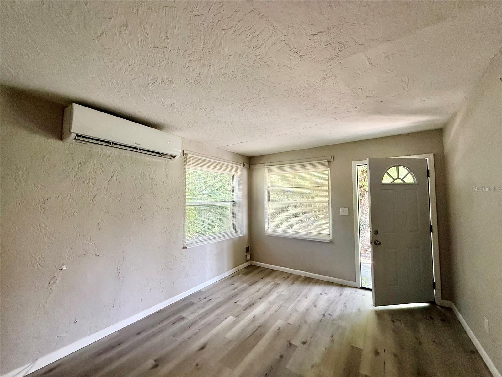 808 Palm Bluff St #d Property Photo 2