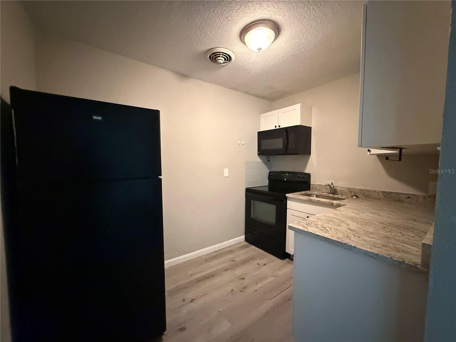 808 Palm Bluff St #d Property Photo 3