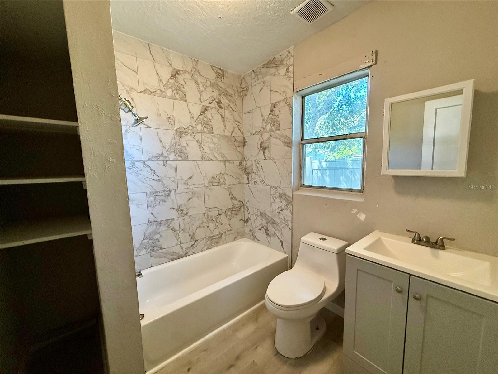 808 Palm Bluff St #d Property Photo 5