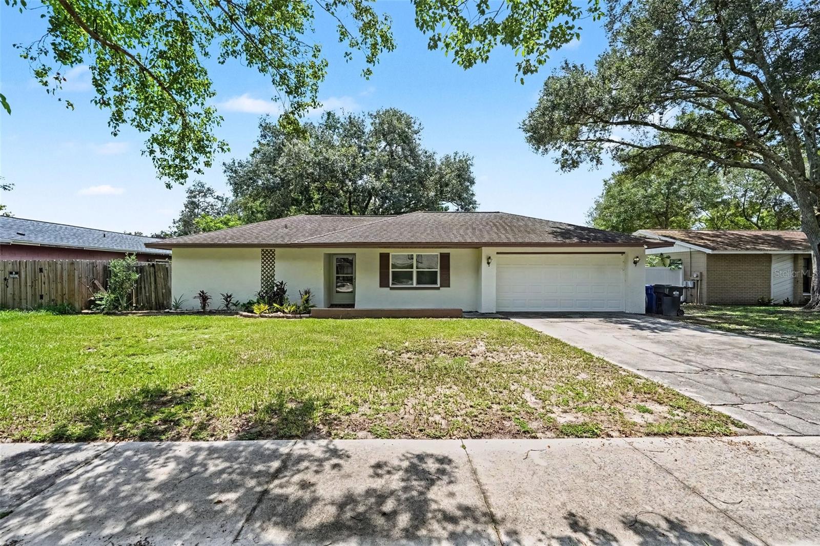 1913 Cedarbrooke Dr Property Photo 3