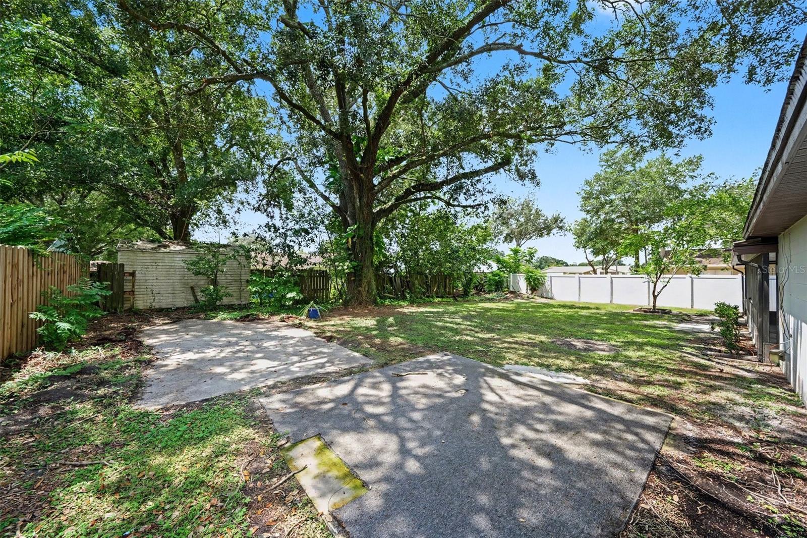 1913 Cedarbrooke Dr Property Photo 6