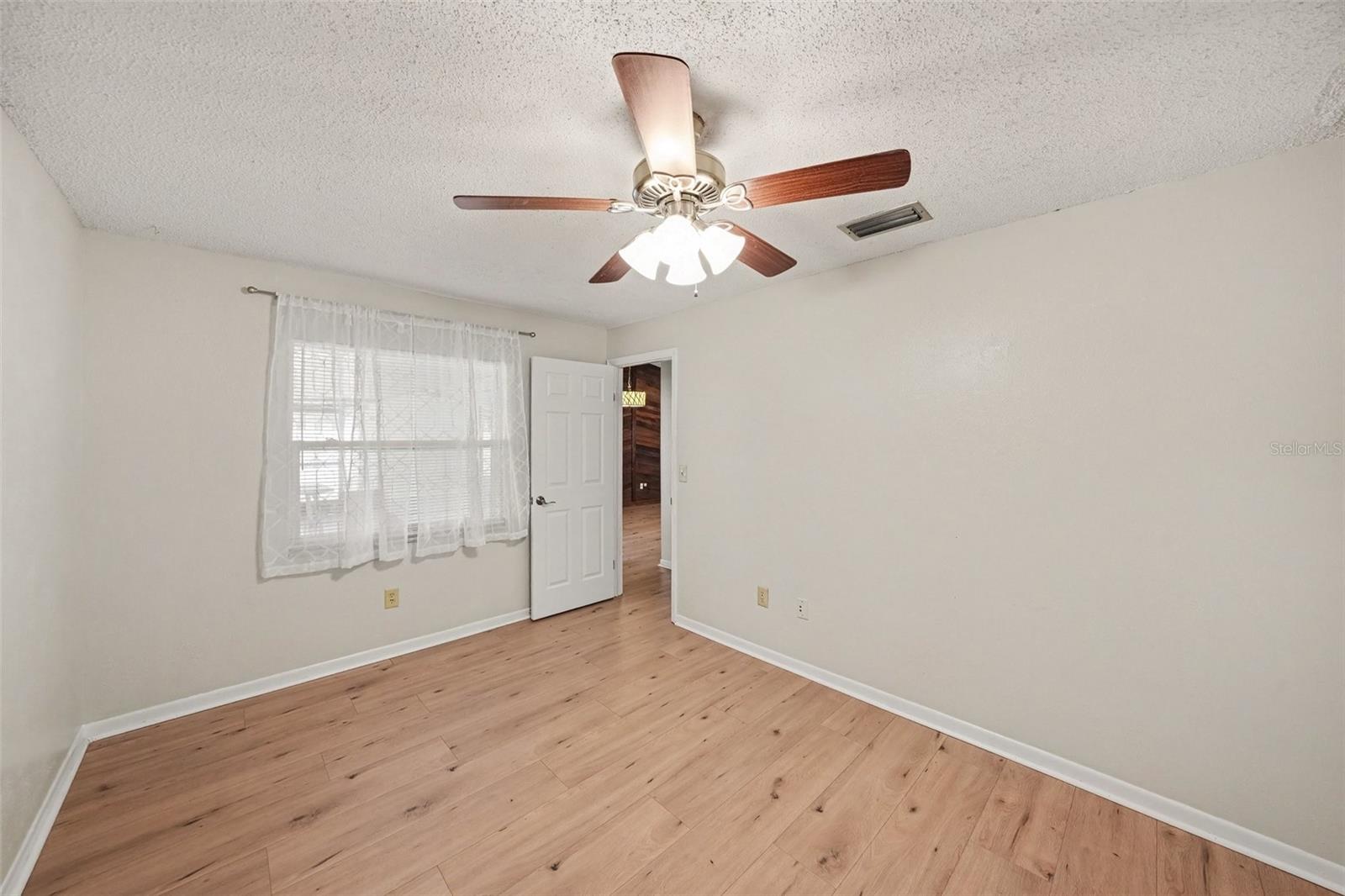 1913 Cedarbrooke Dr Property Photo 12