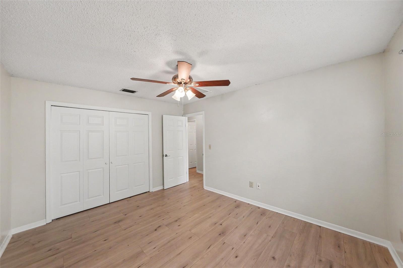 1913 Cedarbrooke Dr Property Photo 15