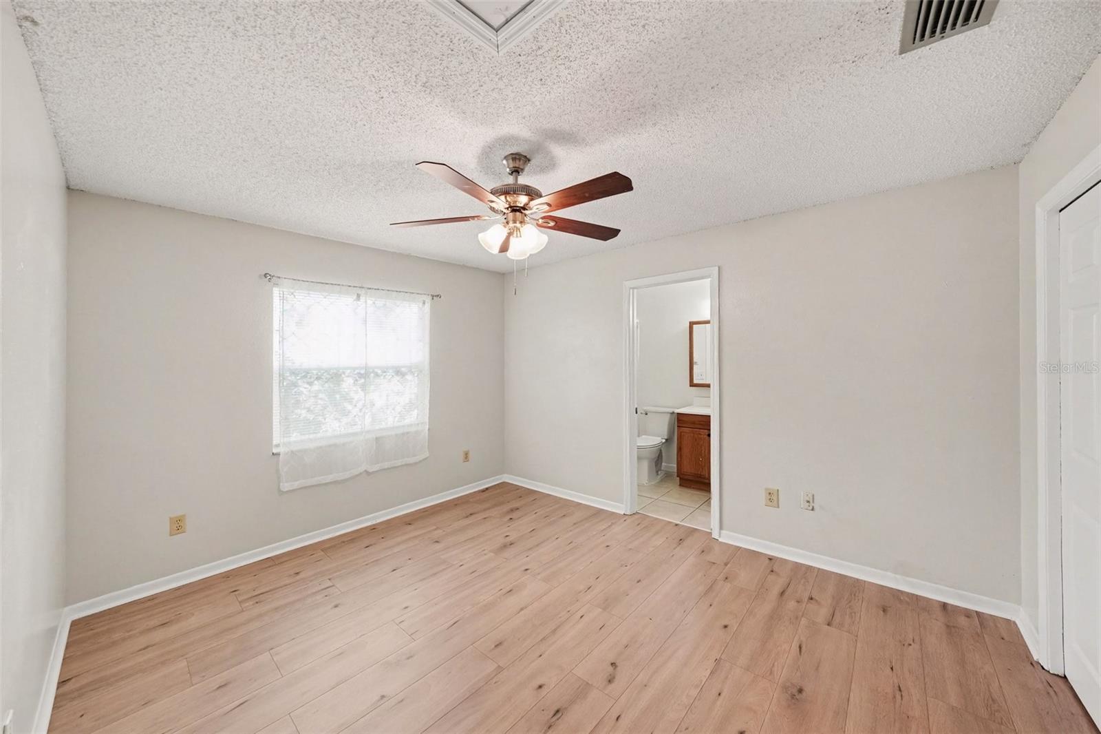 1913 Cedarbrooke Dr Property Photo 16