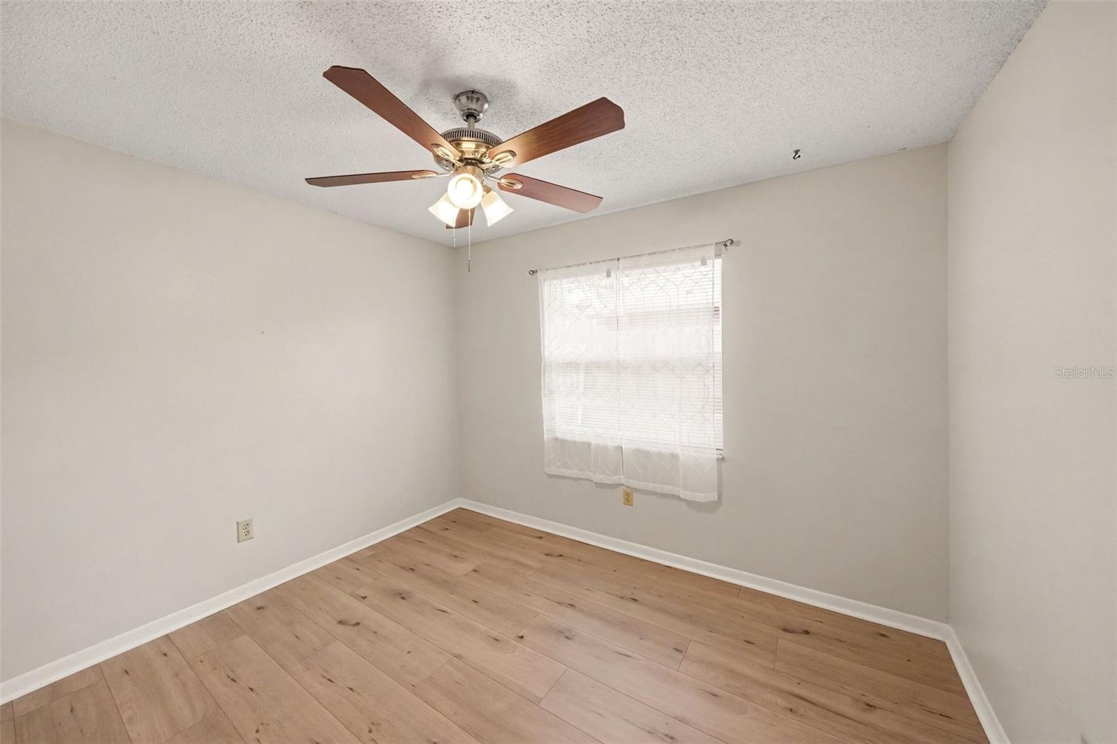 1913 Cedarbrooke Dr Property Photo 18