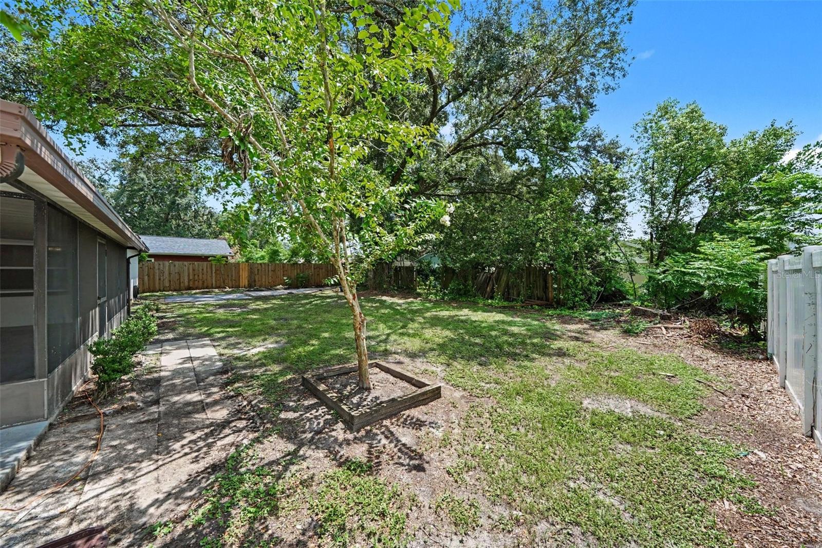1913 Cedarbrooke Dr Property Photo 23