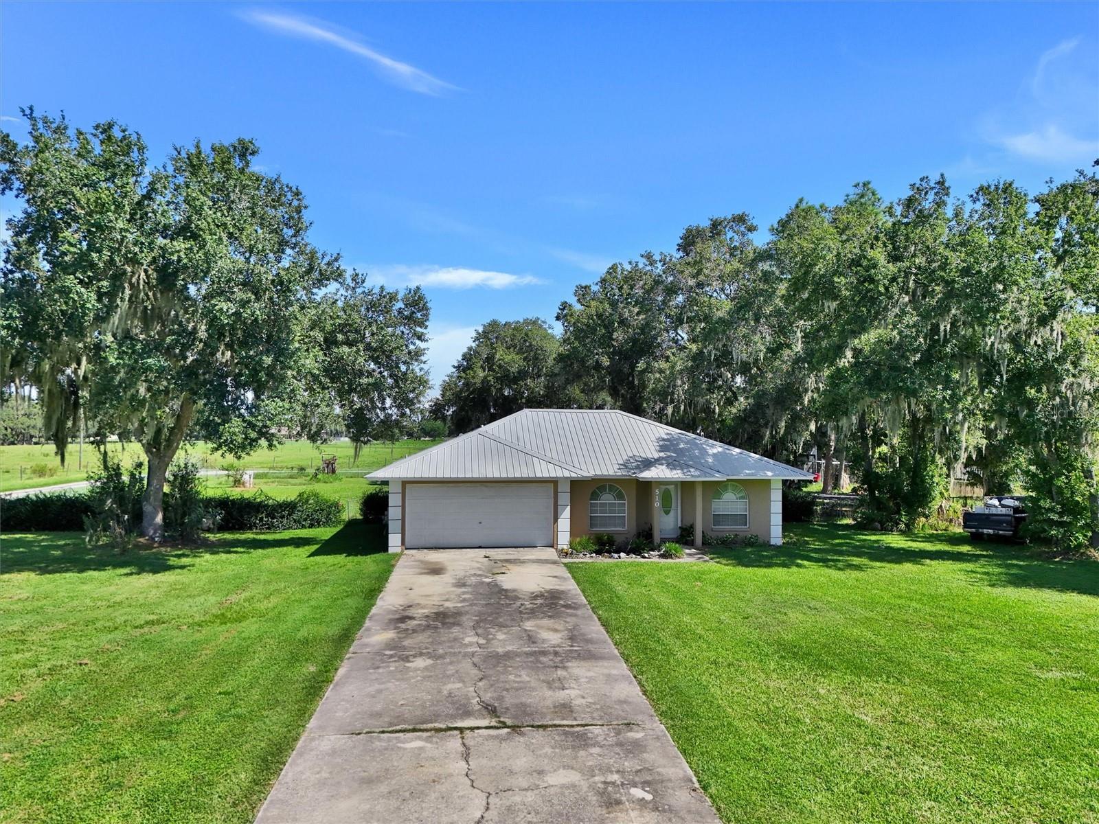 510 CLOVERLEAF DR