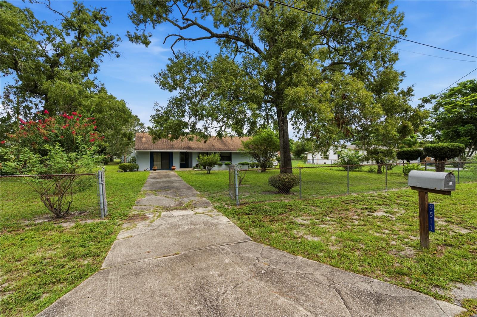 9511 Clyde St Property Photo 3