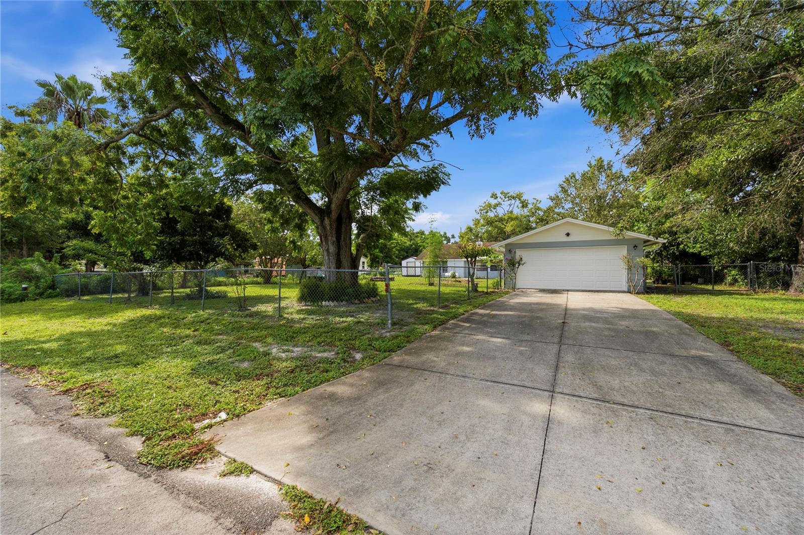 9511 Clyde St Property Photo 5