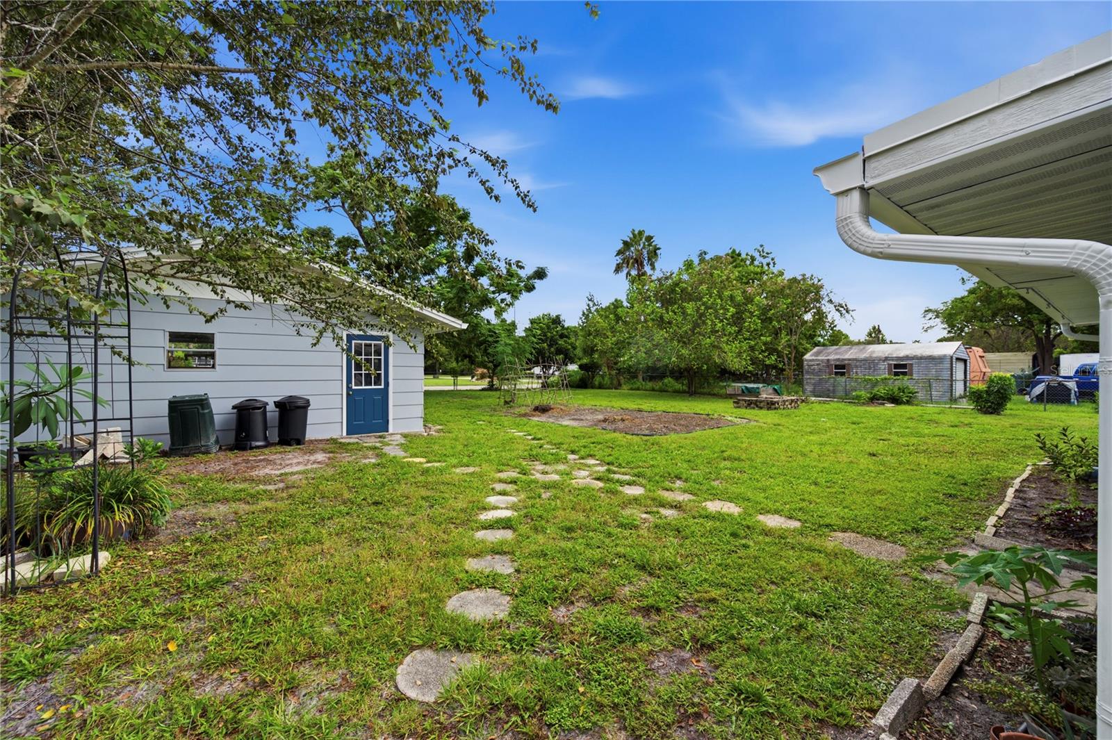 9511 Clyde St Property Photo 6