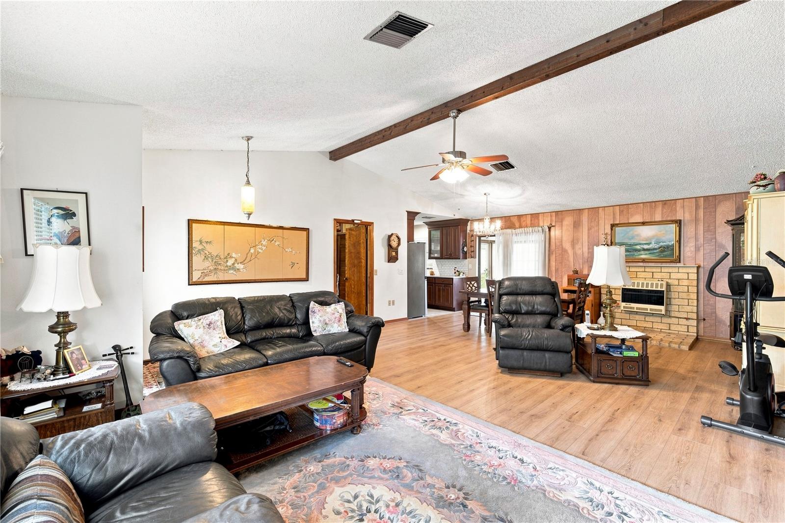 9511 Clyde St Property Photo 8