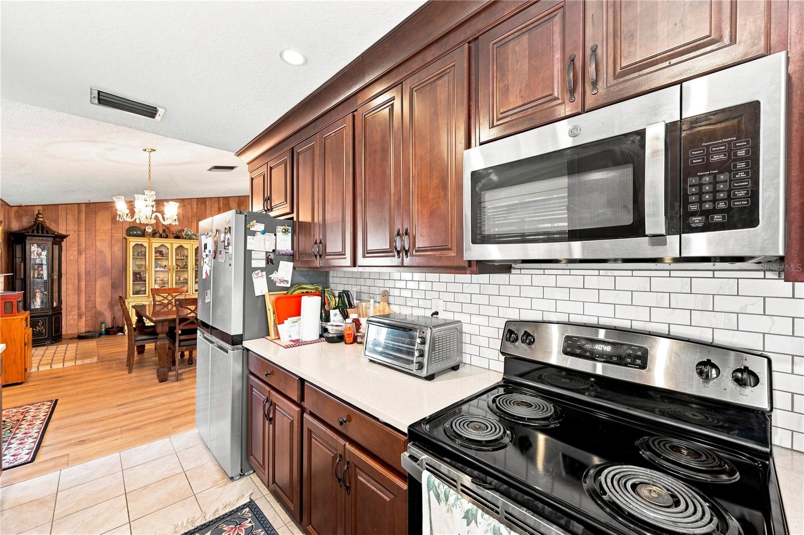 9511 Clyde St Property Photo 9