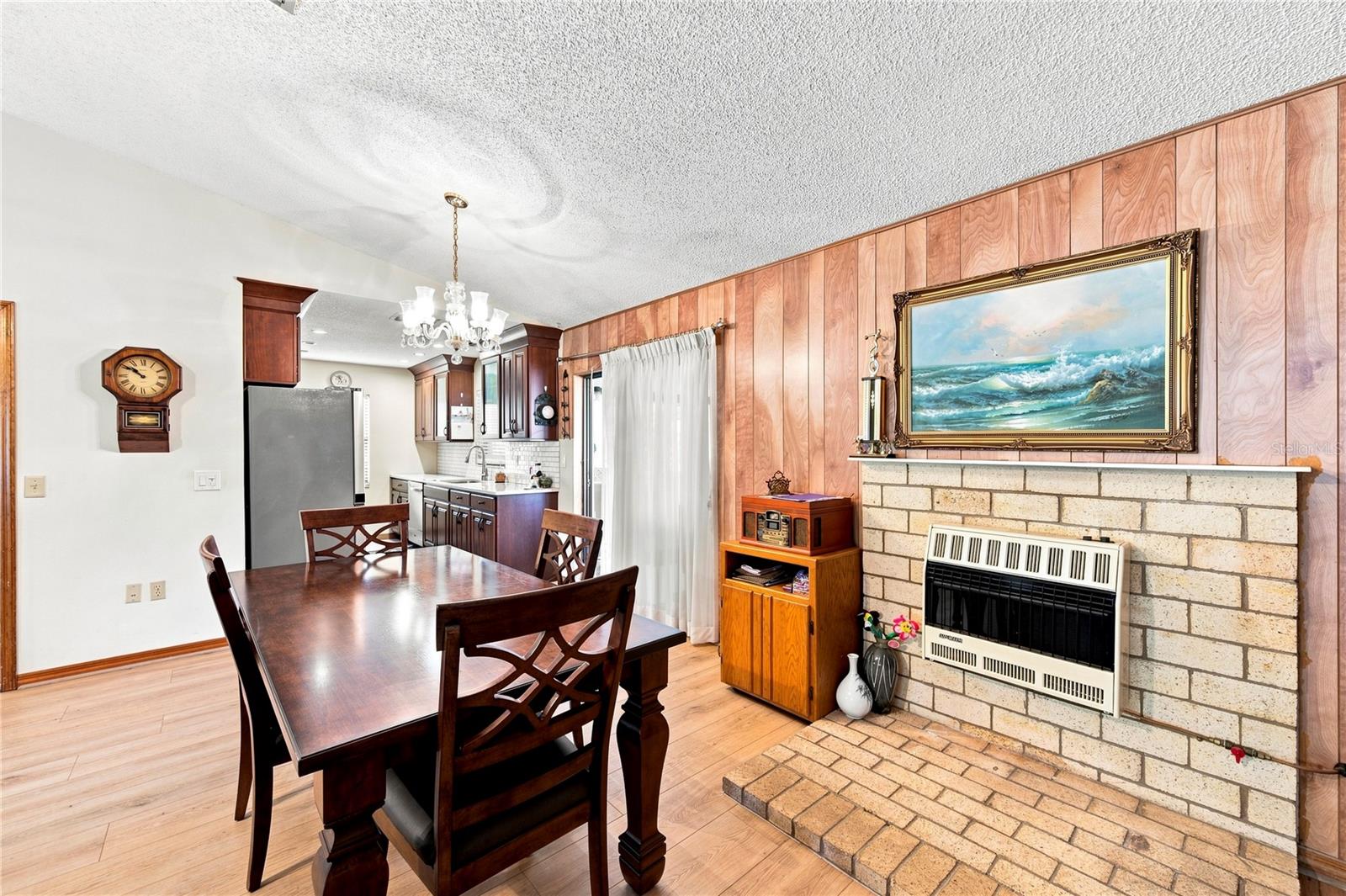 9511 Clyde St Property Photo 10