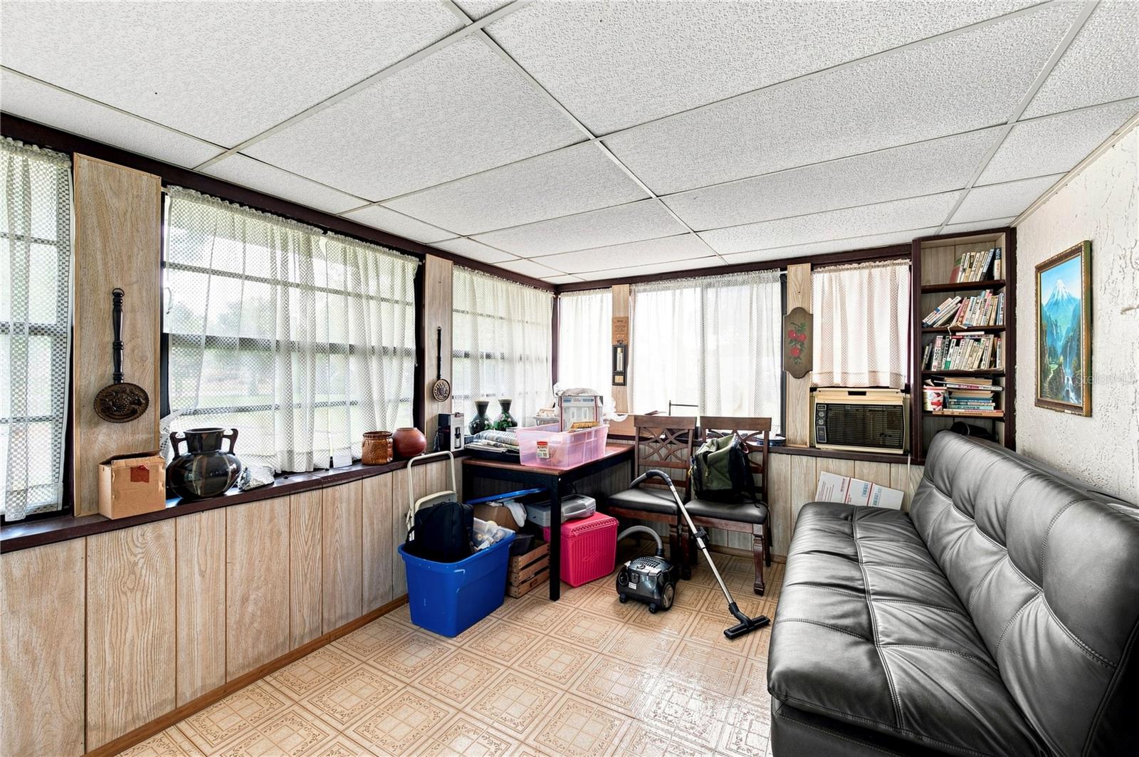 9511 Clyde St Property Photo 14
