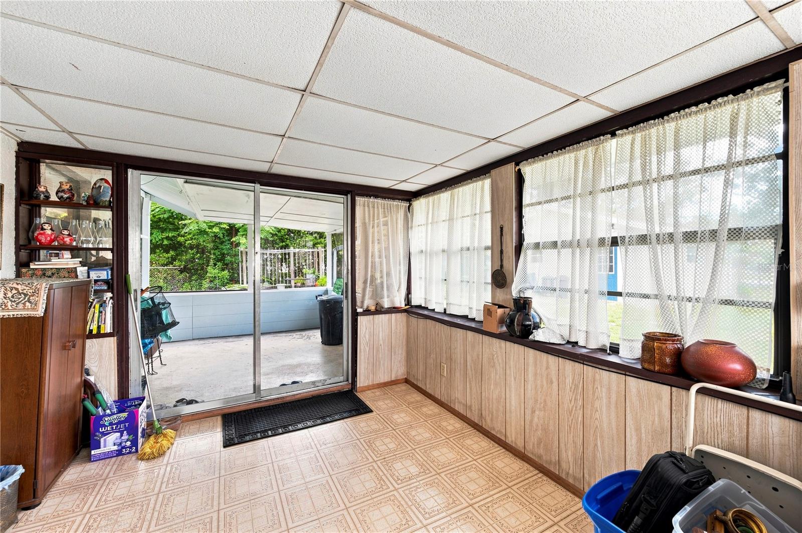 9511 Clyde St Property Photo 16