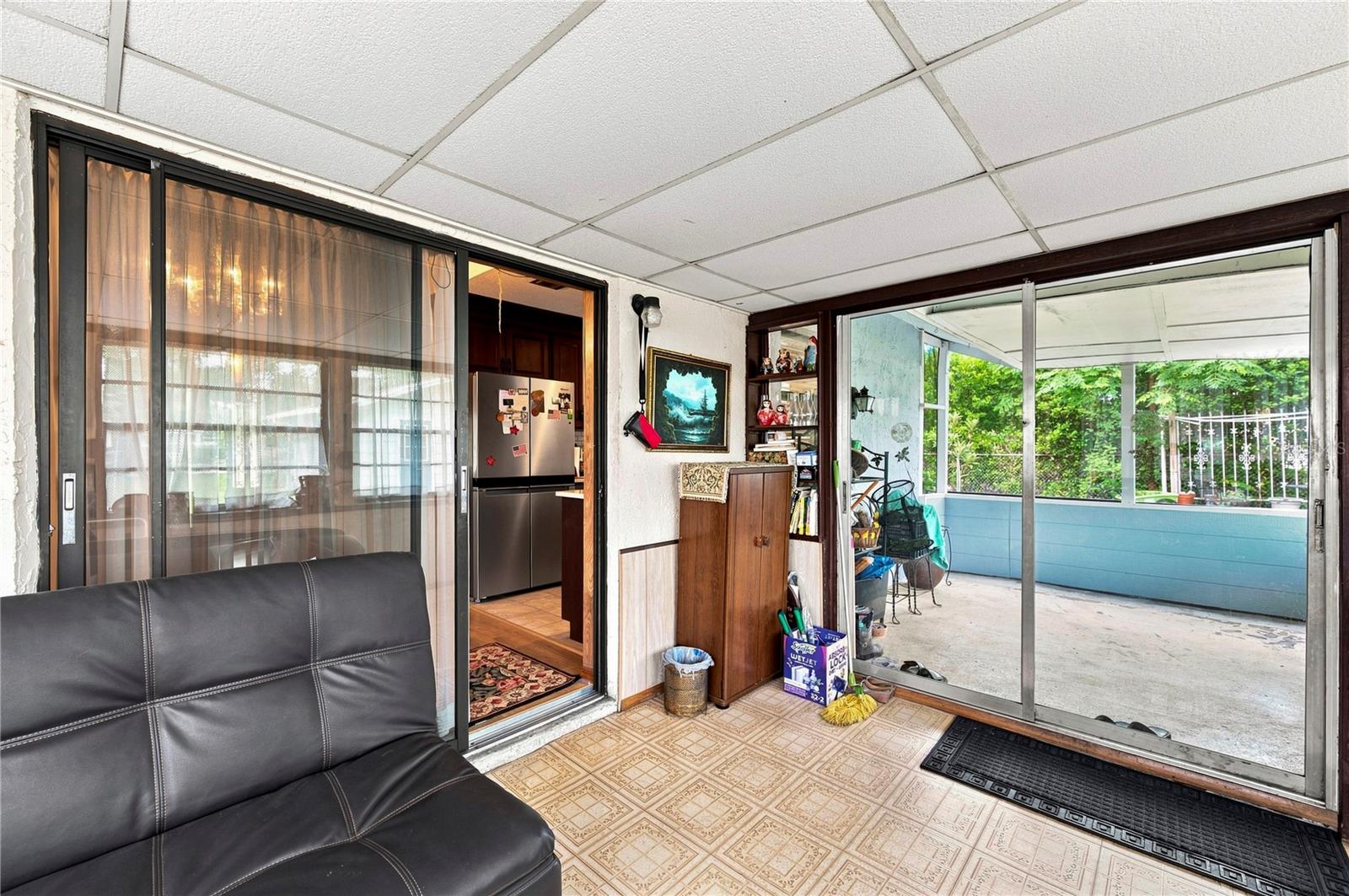 9511 Clyde St Property Photo 17