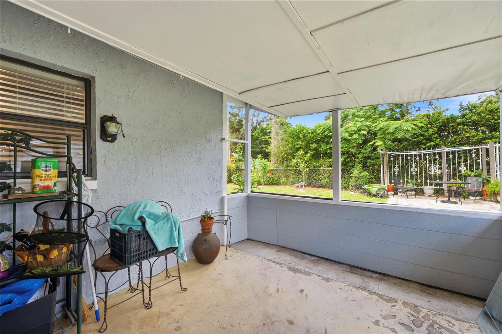 9511 Clyde St Property Photo 18