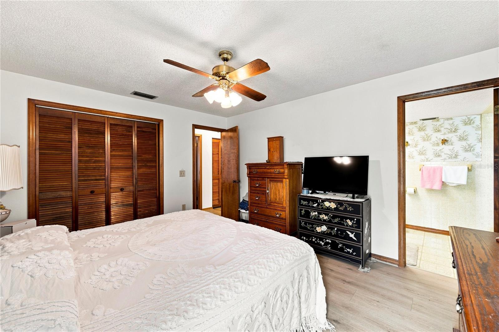 9511 Clyde St Property Photo 25