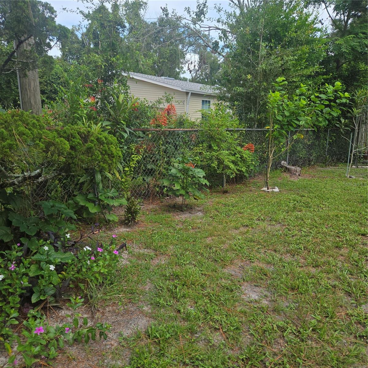 9511 Clyde St Property Photo 35