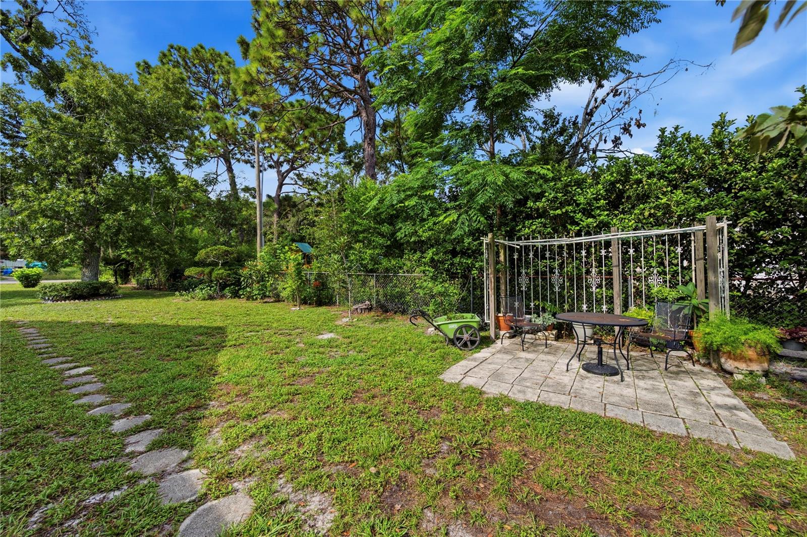 9511 Clyde St Property Photo 41
