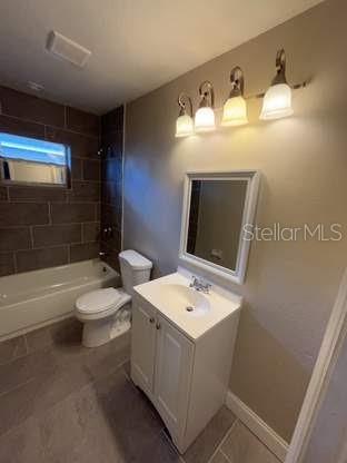 225 1st St Property Photo 9
