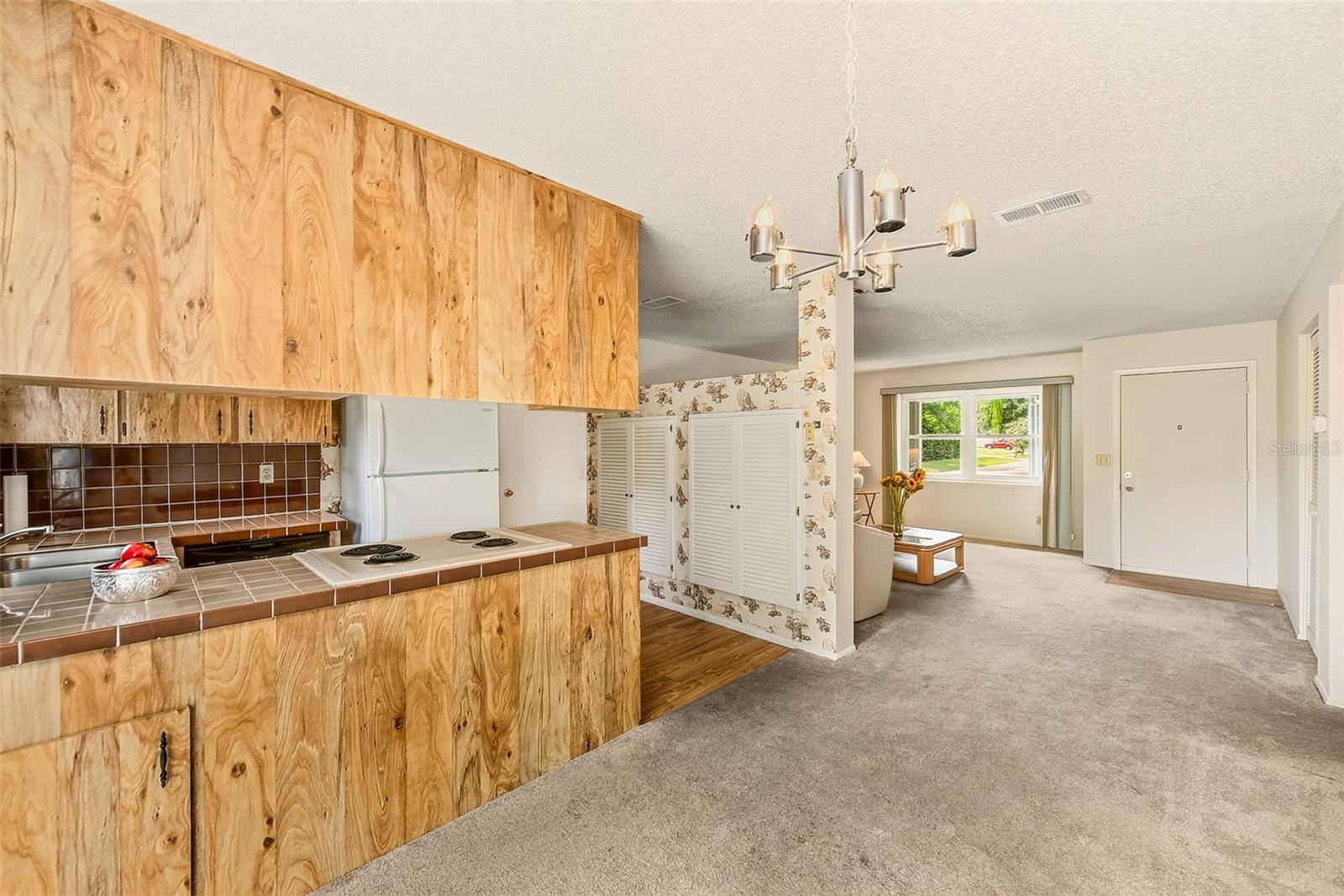 2560 Elderberry Dr Property Photo 7