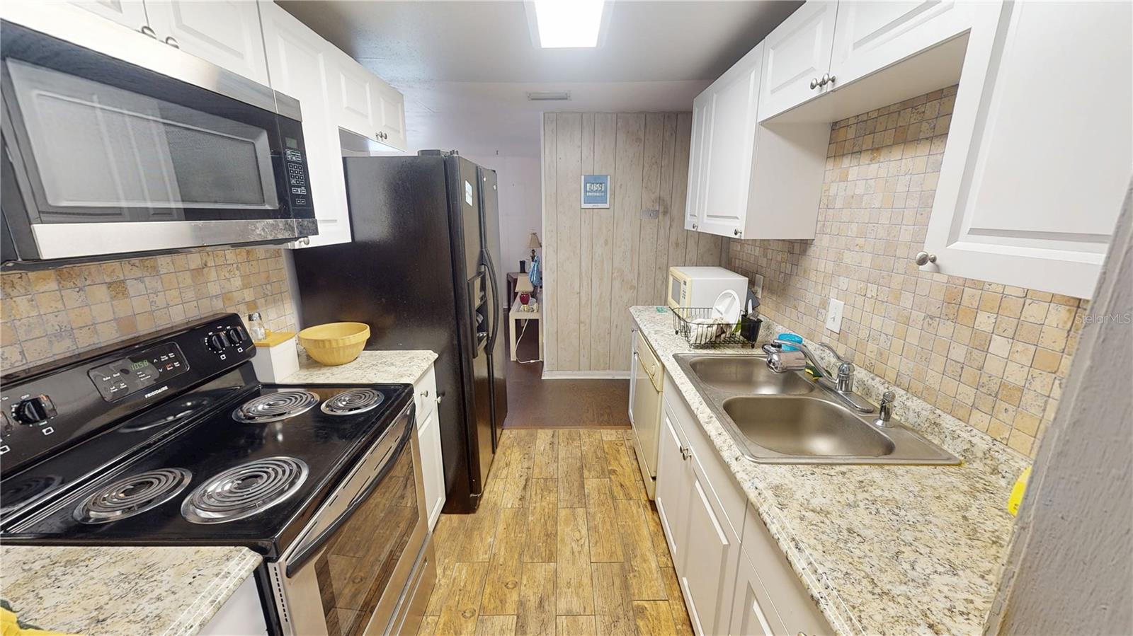 1721 W North B St Property Photo 8