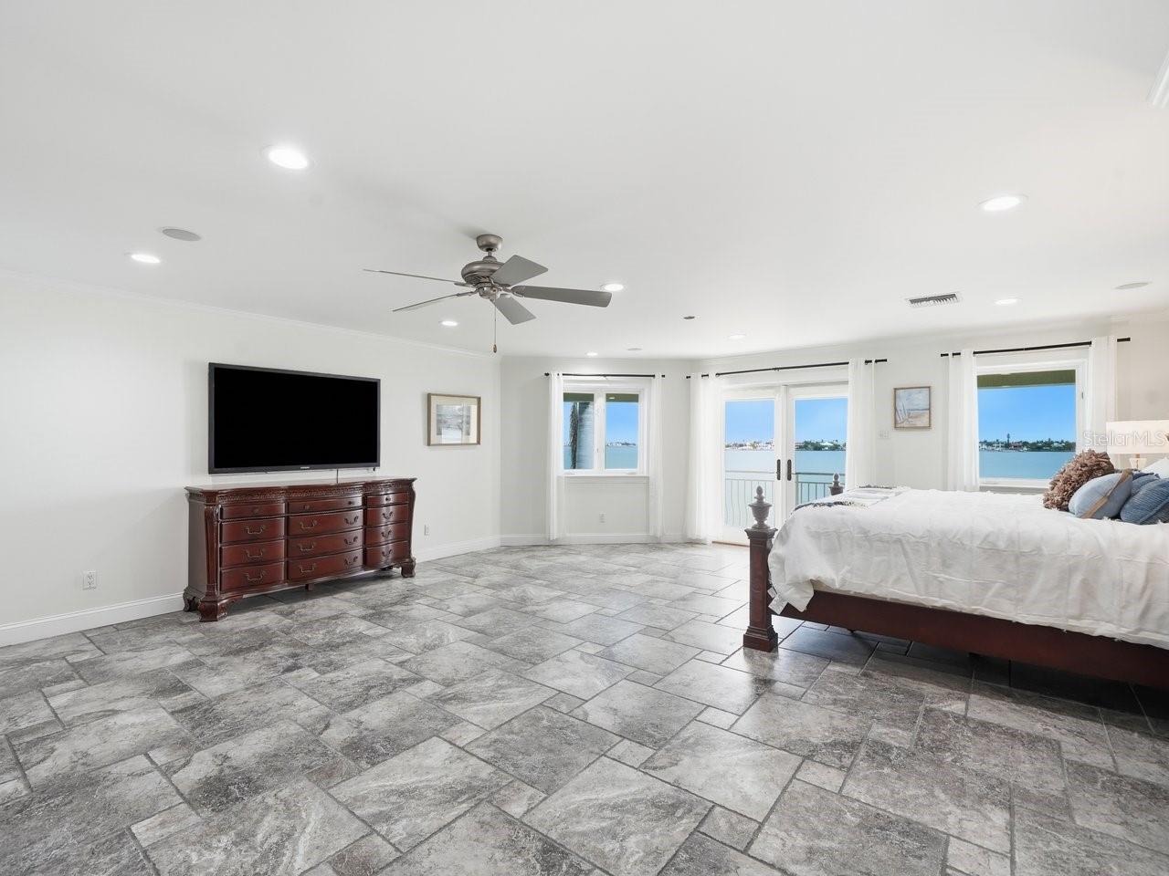 TB8541449 Property Photo 57