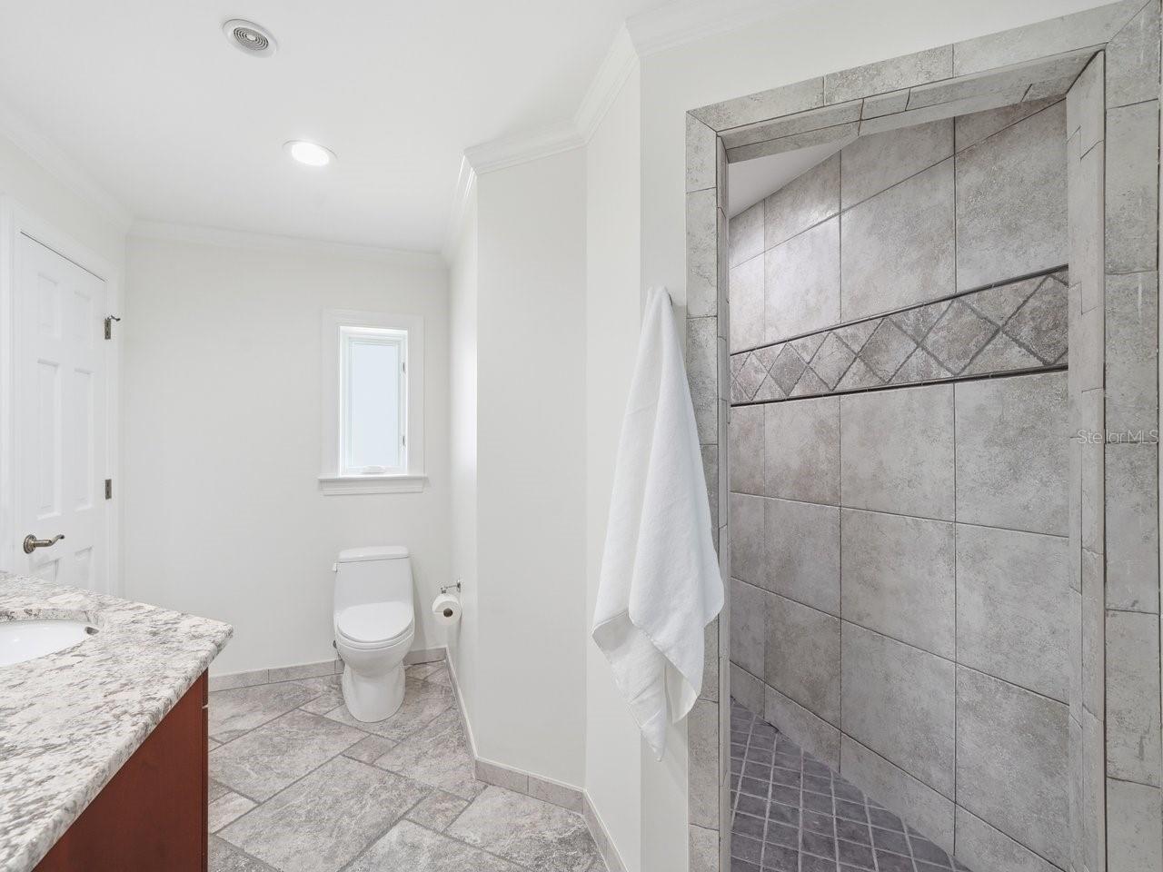TB8541449 Property Photo 60